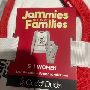 Cuddl Duds Jammies for Your Families. Penguins Snow Queen. Women’s Small.